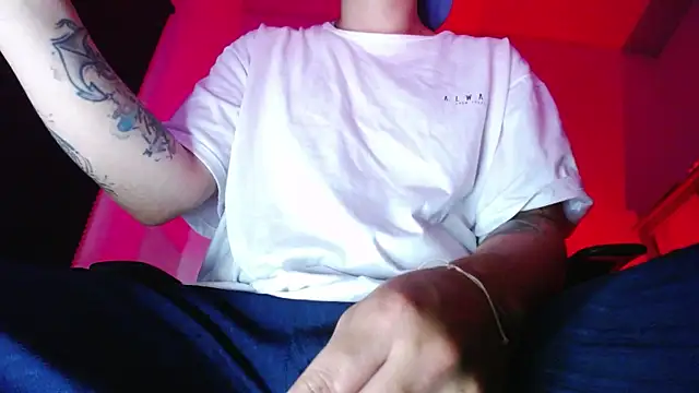 zacwatson  online show from November 22, 1:15 am