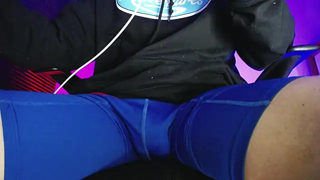 zacwatson  online show from March 2, 12:33 am