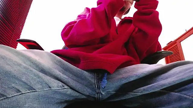 zacwatson  online show from March 24, 8:09 pm