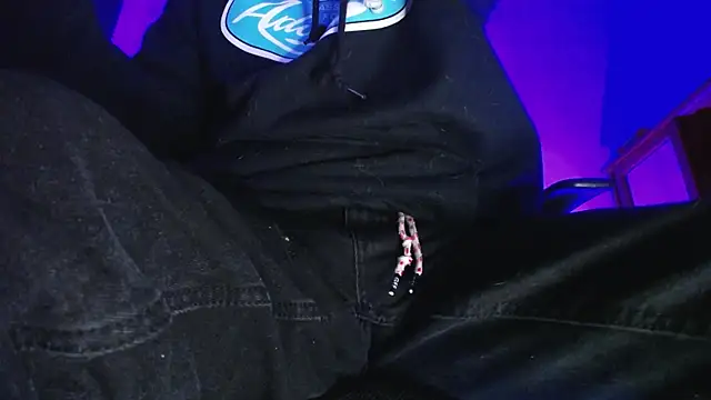 zacwatson  online show from December 22, 1:39 am