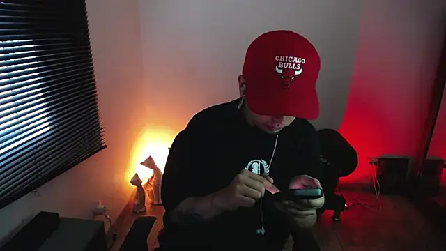 zacwatson  online show from February 12, 10:20 pm