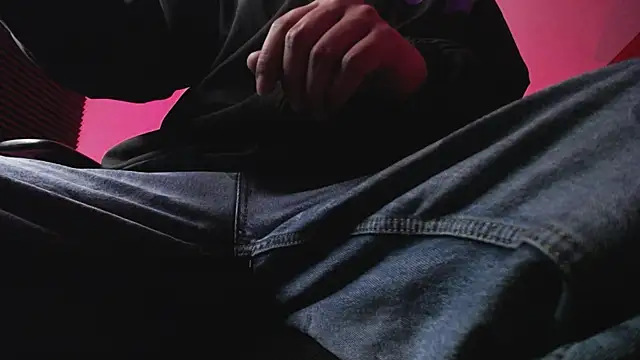 zacwatson  online show from October 26, 4:13 am