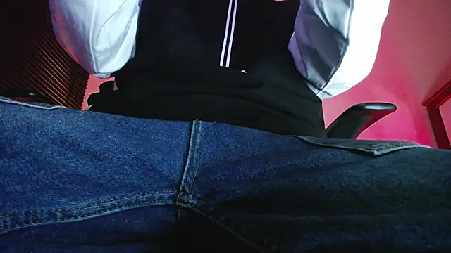 zacwatson  online show from February 6, 4:41 am