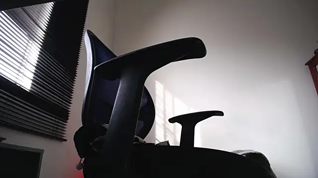 zacwatson  online show from April 7, 12:29 pm