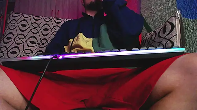 zacwatson  online show from September 19, 3:43 am