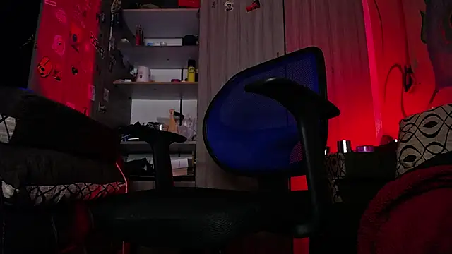 zacwatson  online show from October 5, 4:58 am
