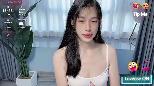 Snapshot of Aurora_99 chatting on October 18, 2:02 am Aurora 99 online show from October 18, 2:02 am