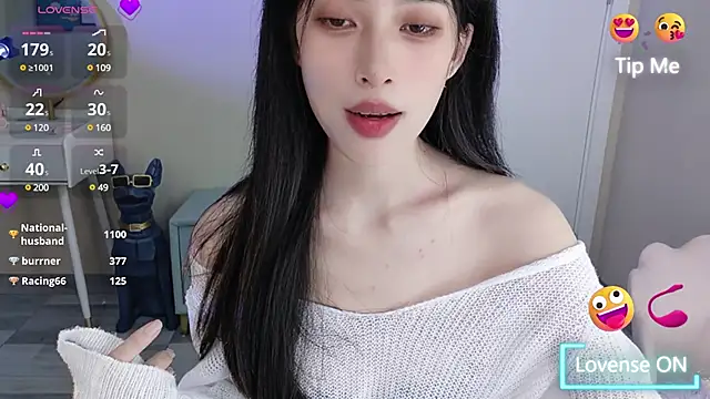 Snapshot of Aurora_99 chatting on December 18, 4:28 pm Aurora 99 online show from December 18, 4:28 pm