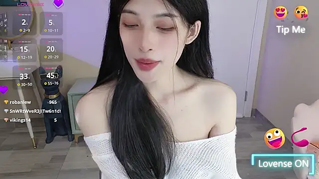 Snapshot of Aurora_99 chatting on December 31, 10:04 am Aurora 99 online show from December 31, 10:04 am