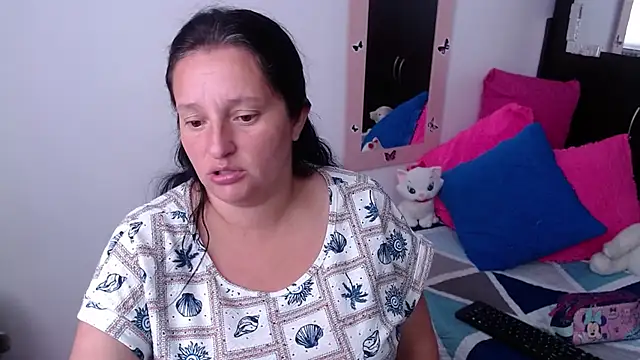 Snapshot of CristialJones_ chatting on November 10, 2:33 pm CristialJones online show from November 10, 2:33 pm