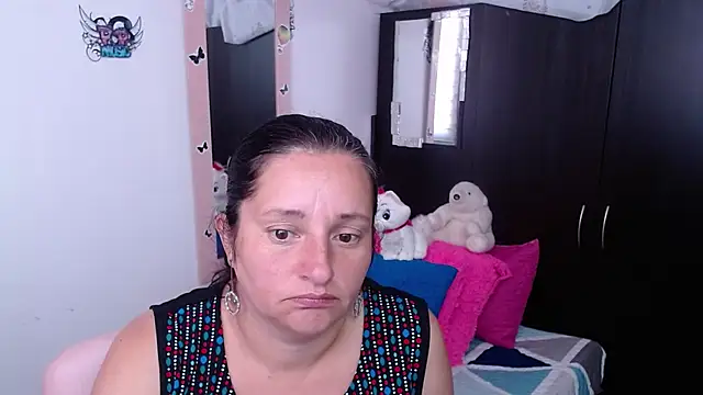 Snapshot of CristialJones_ chatting on November 7, 1:26 pm CristialJones online show from November 7, 1:26 pm