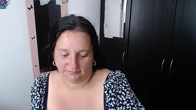 Snapshot of CristialJones_ chatting on December 1, 2:29 pm CristialJones online show from December 1, 2:29 pm