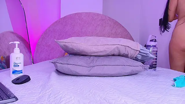 violett lo online show from December 19, 12:07 pm