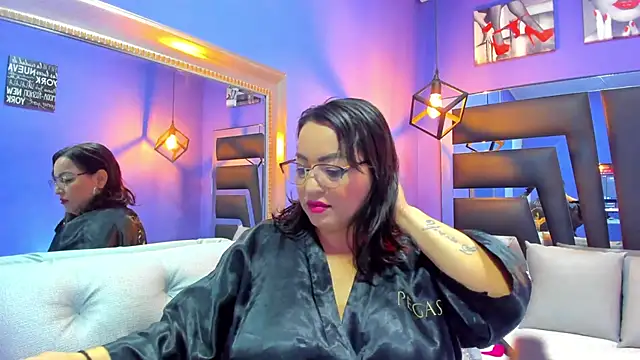 Snapshot of Romina017 chatting on October 7, 12:44 am Romina017 online show from October 7, 12:44 am