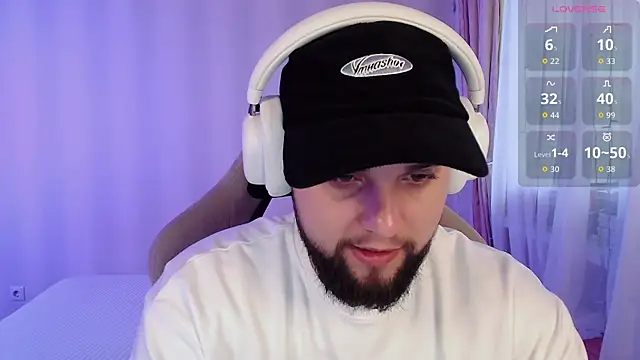 Snapshot of ChillyXO chatting on November 12, 8:40 am ChillyXO online show from November 12, 8:40 am