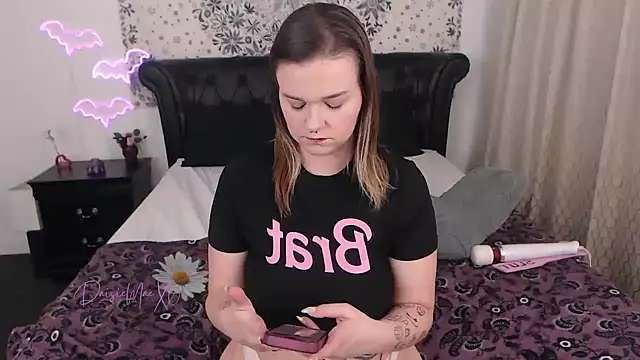 DaisieMaeXO online show from December 17, 12:59 am