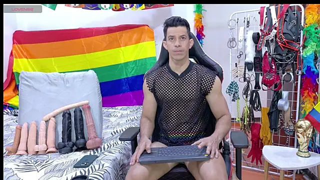 Snapshot of JoseRumbero26 chatting on June 25, 12:21 pm JoseRumbero26 online show from June 25, 12:21 pm