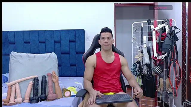 JoseRumbero26 online show from May 7, 1:43 am