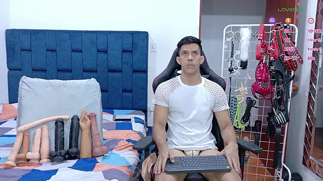 JoseRumbero26 online show from February 6, 1:45 am