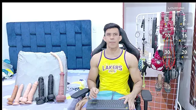 JoseRumbero26 online show from April 3, 9:32 pm