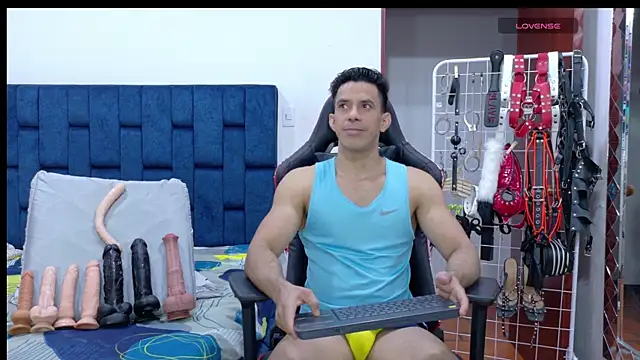 JoseRumbero26 online show from April 21, 2:03 am