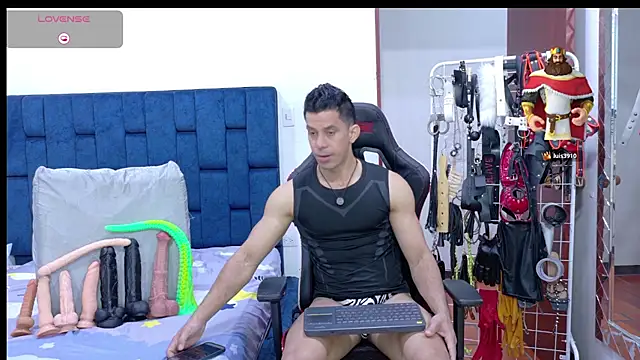 Snapshot of JoseRumbero26 chatting on July 8, 11:55 am JoseRumbero26 online show from July 8, 11:55 am