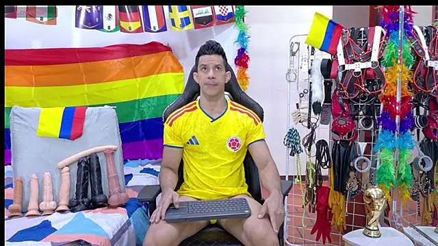 Snapshot of JoseRumbero26 chatting on June 18, 12:32 pm JoseRumbero26 online show from June 18, 12:32 pm