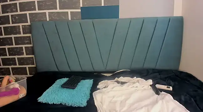 Snapshot of I_am_yours- chatting on February 25, 6:12 pm I am yours- online show from February 25, 6:12 pm