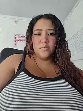 Snapshot of I_am_yours- chatting on June 6, 4:12 pm I am yours- online show from June 6, 4:12 pm