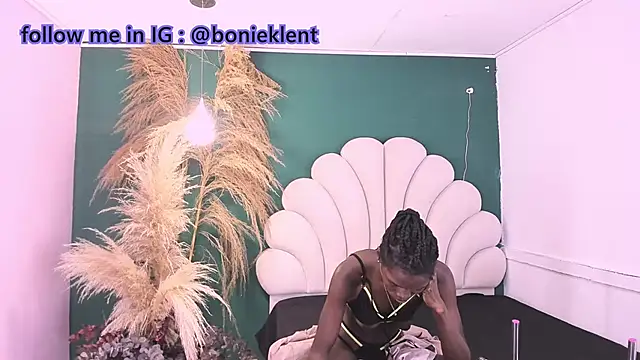 bonieklent online show from March 13, 3:11 am