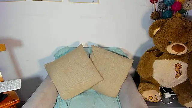 helena copper  online show from March 7, 3:57 am