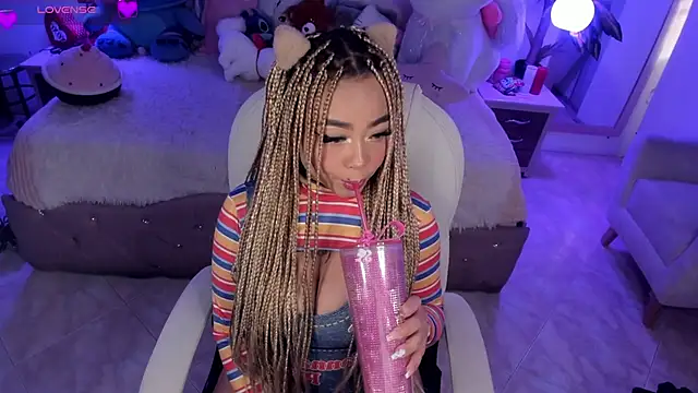 Snapshot of conny__curly chatting on March 20, 1:37 pm conny curly online show from March 20, 1:37 pm