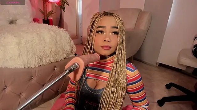 Snapshot of conny__curly chatting on February 19, 1:39 pm conny curly online show from February 19, 1:39 pm