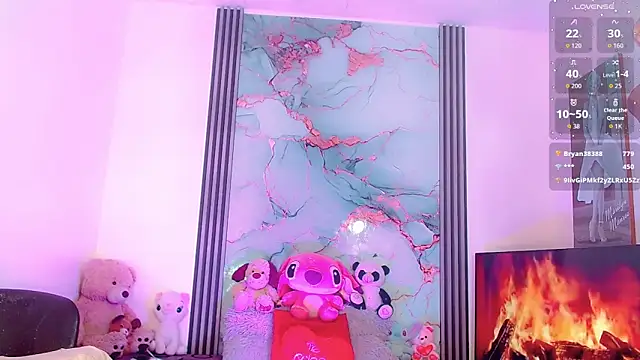 Snapshot of _ChanellR_ chatting on October 11, 11:00 am ChanellR online show from October 11, 11:00 am