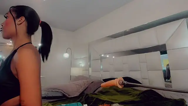 Snapshot of _ChanellR_ chatting on March 14, 11:45 am ChanellR online show from March 14, 11:45 am