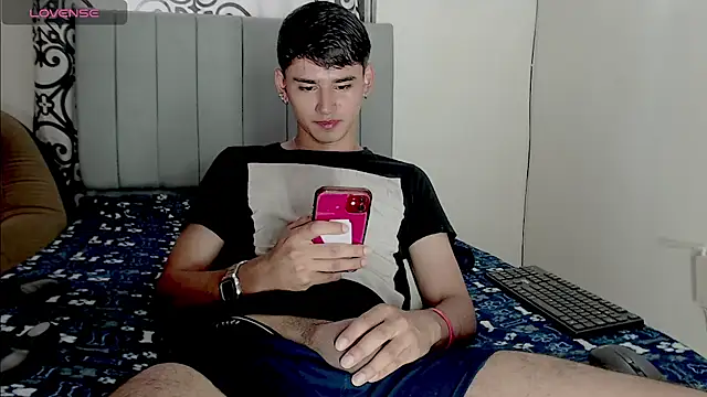 Snapshot of juan_stiven chatting on October 29, 5:45 pm juan stiven online show from October 29, 5:45 pm