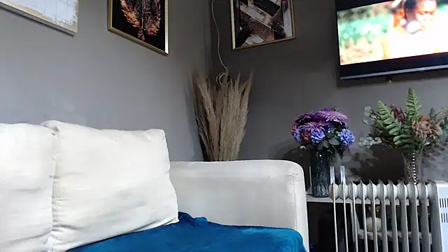 Snapshot of ThickyMinajxx chatting on October 1, 10:13 pm ThickyMinajxx online show from October 1, 10:13 pm