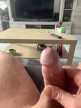 LongJohn8219 online show from April 6, 8:37 am