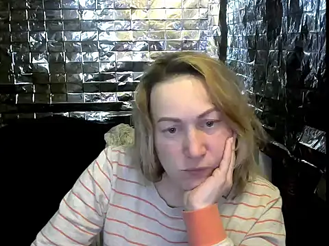 wLESLYMOSw online show from February 23, 1:01 pm