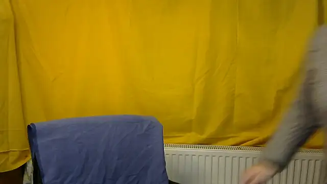 wLESLYMOSw online show from February 16, 7:49 pm