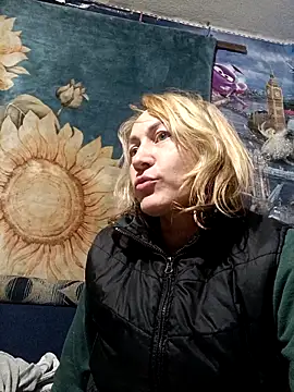 wLESLYMOSw online show from November 23, 6:51 pm