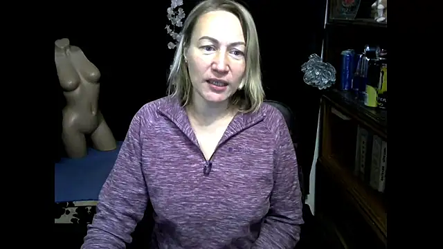 wLESLYMOSw online show from October 3, 8:05 am