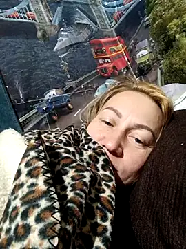 wLESLYMOSw online show from October 12, 6:31 pm