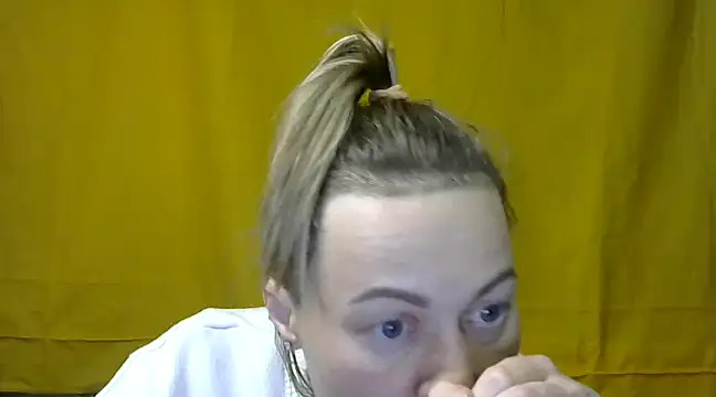 wLESLYMOSw online show from March 22, 6:36 pm