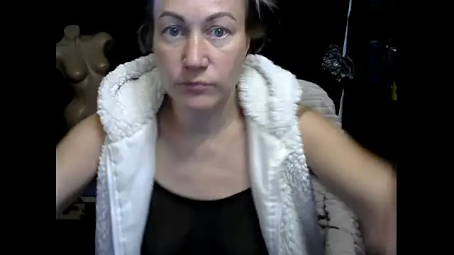 wLESLYMOSw online show from September 19, 8:40 am