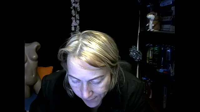 wLESLYMOSw online show from October 31, 5:09 pm