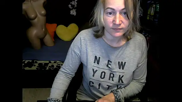 wLESLYMOSw online show from October 28, 5:12 pm