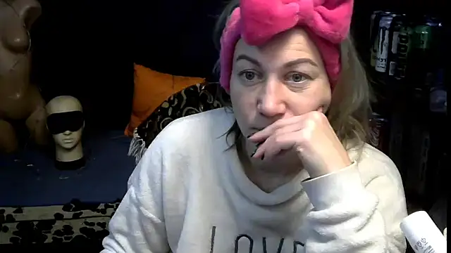 wLESLYMOSw online show from December 22, 8:03 am