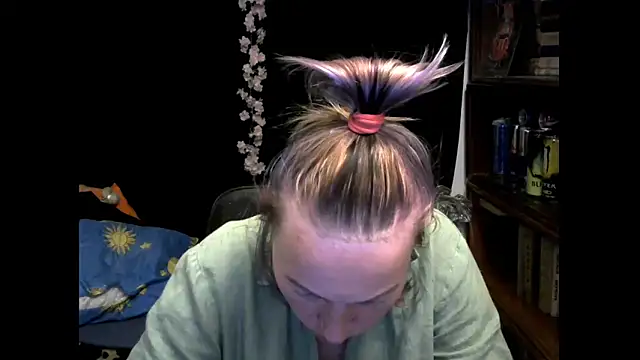 wLESLYMOSw online show from September 12, 8:03 am