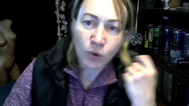 wLESLYMOSw online show from October 17, 11:01 am